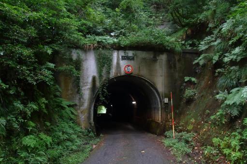 国道472号、高塚トンネル、富山県富山市 国道472号、高塚トンネル、富山県富山市 国道,472号,道路の写真素材