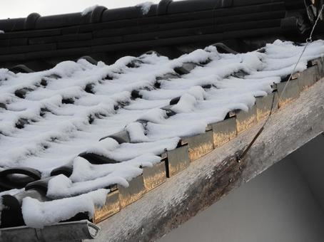 屋根の雪 屋根の雪の写真