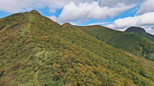 紅葉の山並み 紅葉の山並み 登山,縦走,登山道の写真素材