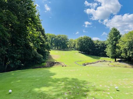 手前に池のあるショートホール 手前に池のあるショートホール ゴルフ場,ゴルフコース,フェアウェイの写真素材
