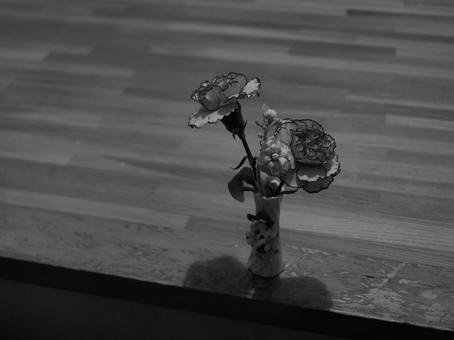 Monochrome shot of a vase on a staircase, JPG