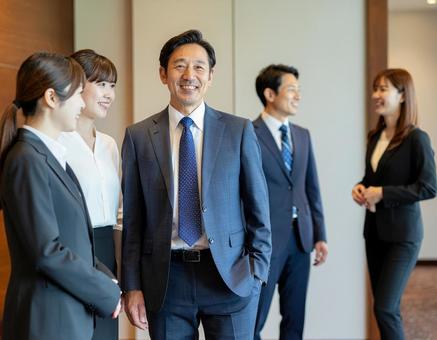 ホテルロビーでの出会いの写真