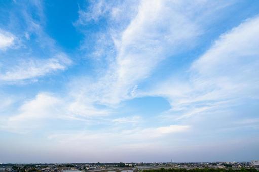 広がる青空と住宅地 広がる青空と住宅地の写真