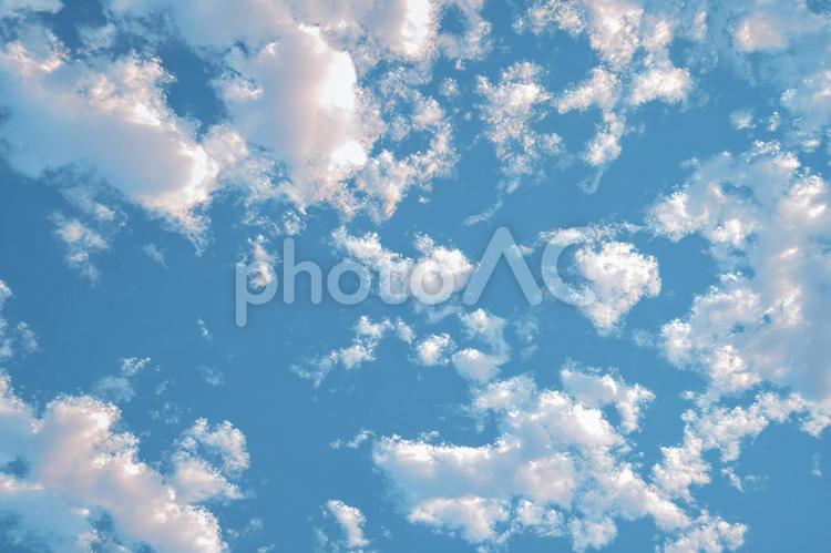 晴れた日の青空と白い雲 空,青空,雲の写真素材