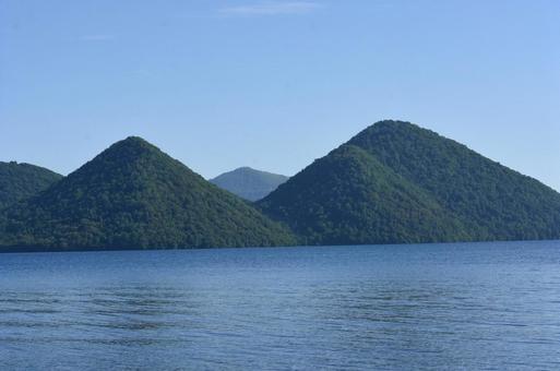 湖と山 湖と山 洞爺湖,湖,北海道の写真素材