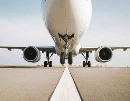 離陸する航空機 離陸する航空機の写真