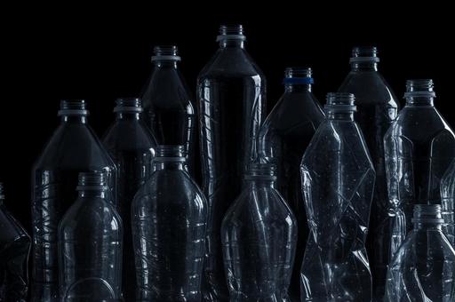 使用済みペットボトルが集合の写真