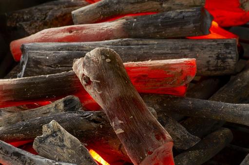 燃える炭火(紀州備長炭) 燃える,炭火,火の写真素材