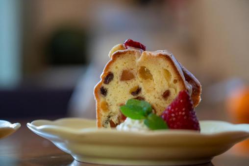 彩り豊かなフルーツケーキ フルーツケーキ,パウンドケーキ,焼き菓子の写真素材