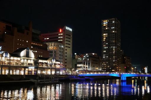北九州市小倉の市街地と紫川に架かる鷗外橋 北九州市小倉の市街地と紫川に架かる鷗外橋 北九州,小倉,夜景の写真素材