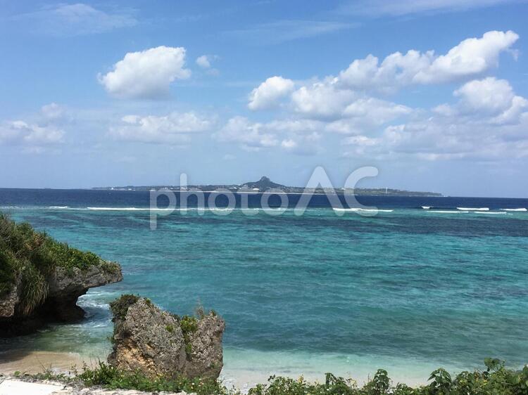 海洋博公園から眺める伊江島 伊江島,４月,春の写真素材