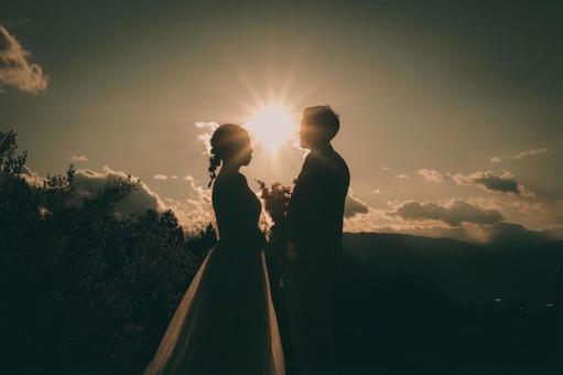 シルエット 結婚,結婚式,夫婦の写真素材