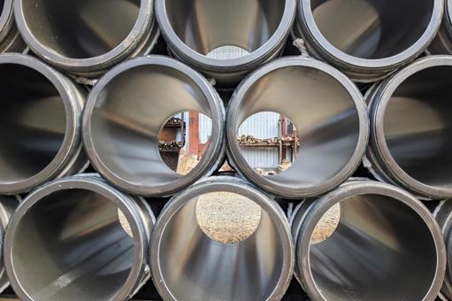 鋼管と穴 古い道具,倉庫,現場の写真素材