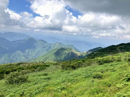 伊吹山から 見晴らしのいい,夏山,草原の写真素材