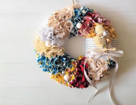 布のクリスマスリースとキャンドル 布のクリスマスリースとキャンドル クリスマスリース,12月,インテリアの写真素材