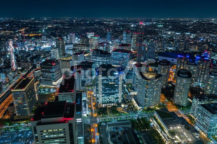 横浜ランドマークタワーから見るオフィス街 ランドマークタワー,夜景,展望台の写真素材