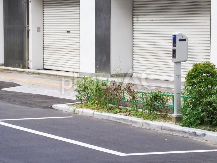 市街地のパーキングメーター パーキングメーター,駐車,市街地の写真素材