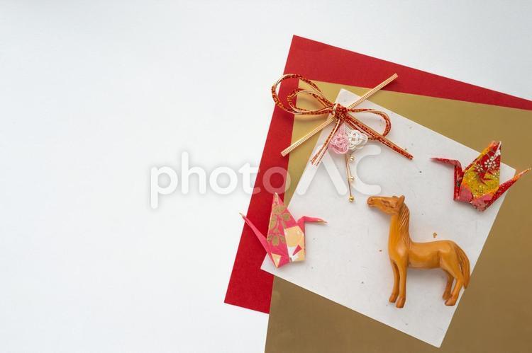 華やかな背景の干支【午】 2026年,干支,午の写真素材