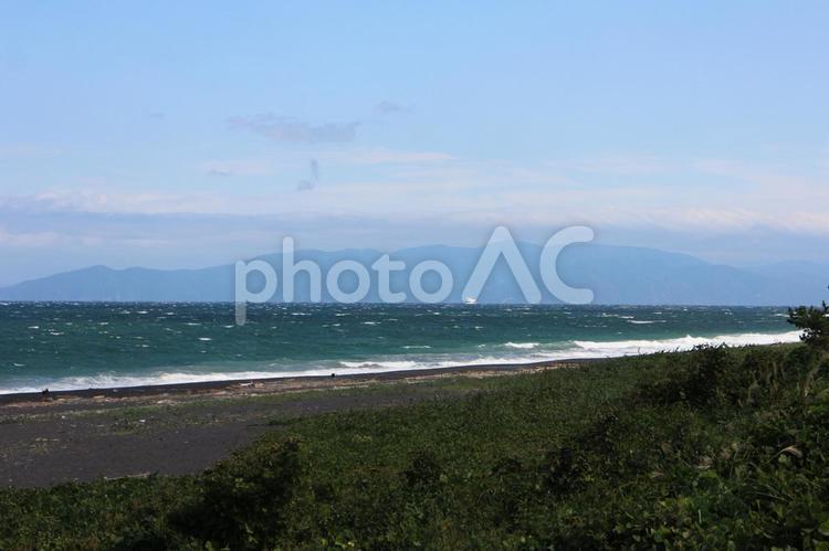 近づく台風で荒れる海 波,白波,波頭の写真素材