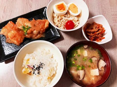 家庭料理の夕ご飯 家庭料理の夕ご飯の写真