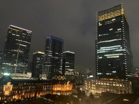 新丸ビルテラスから見た東京駅の夜景 新丸ビルテラスから見た東京駅の夜景の写真