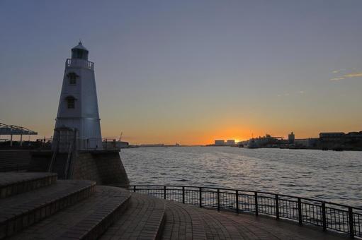 旧堺灯台 旧堺灯台 夏,トワイライト,夕焼けの写真素材