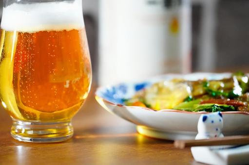 ビール 食卓,食事,夕食の写真素材