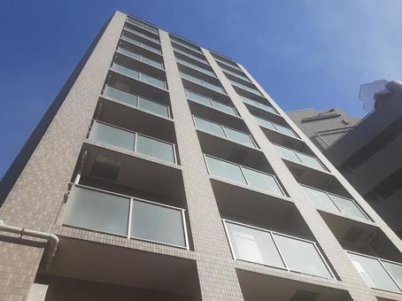 高層マンションと青空 高層,マンション,不動産の写真素材