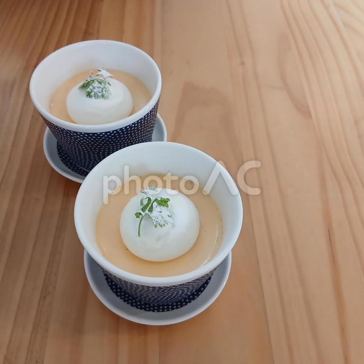 ②生クリームのせてカフェスイーツ～プリン プリン,生クリーム,デザートの写真素材