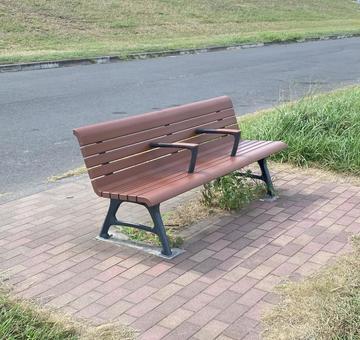 歩道の休憩ベンチ 歩道の休憩ベンチ ベンチ,歩道,赤レンガの写真素材