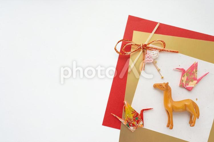 華やかな背景の干支【午】 2026年,干支,午の写真素材