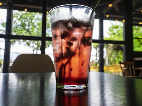 カフェで味わうベリーソーダのひととき ベリーソーダ,カフェドリンク,果実ソーダの写真素材