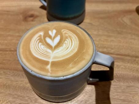 癒しのひとときとカプチーノ 癒しのひとときとカプチーノ カプチーノ,コーヒー,喫茶店の写真素材