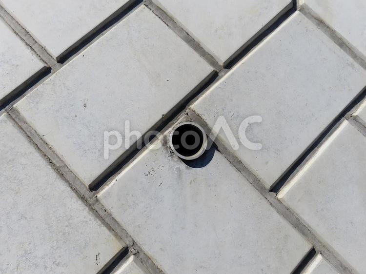 よう壁　排水口 よう壁,擁壁,コンクリートの写真素材