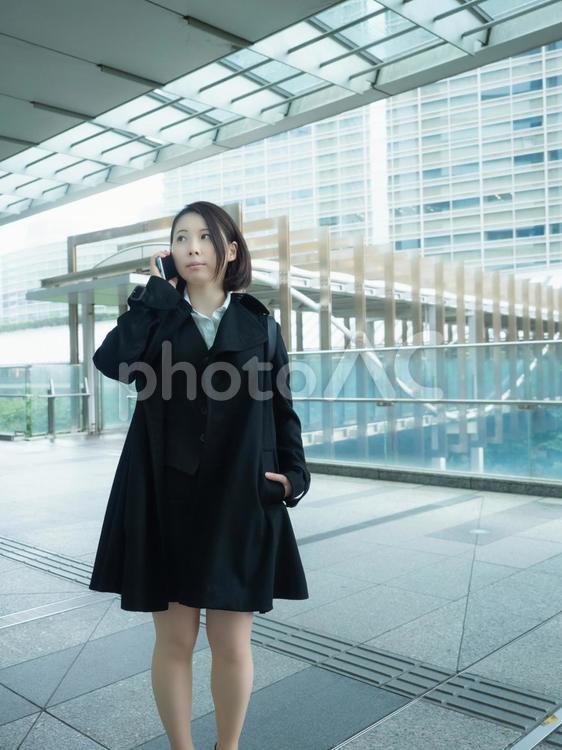 【女性】外回りの仕事をする女性 ol,オフィスレディ,女性の写真素材