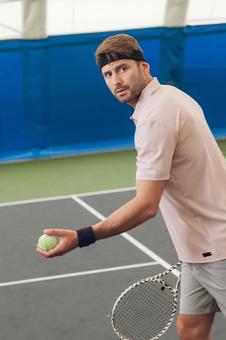 サーブ前に構える男性プレーヤー 男性,外国人,テニスの写真素材