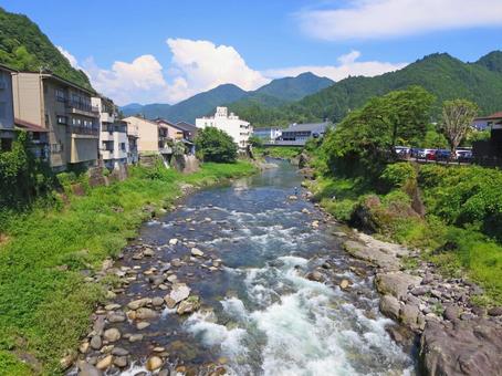 郡上八幡の街並みと吉田川 郡上八幡,吉田川,清流の写真素材