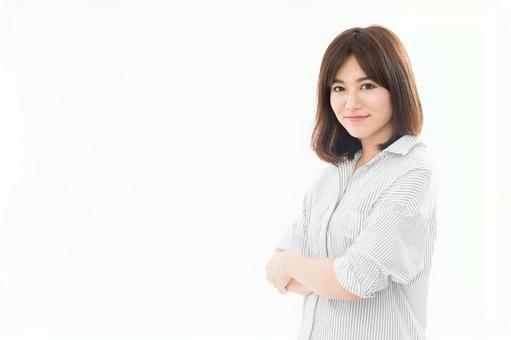 若い女性 腕組み 若い女性 腕組み 女性,人物,日本人の写真素材