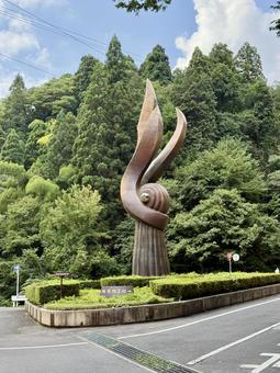 越前陶芸村手前の景色 舗装,タイル,y字路の写真素材