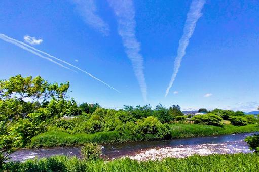 2025年7月の里山1 2025年7月の里山1 青空,大空,ひこうき雲の写真素材