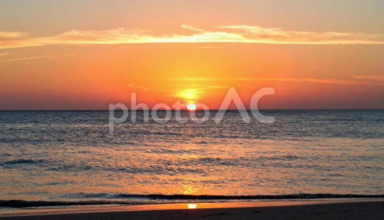 サンセットビーチ　南国の夕景 落日,日没,薄暮の写真素材