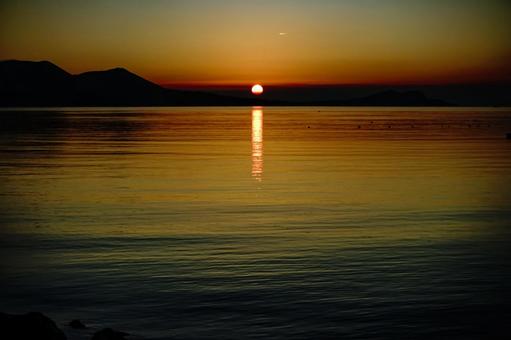 <五島風景>夜明けの太陽とリフレクション <五島風景>夜明けの太陽とリフレクションの写真
