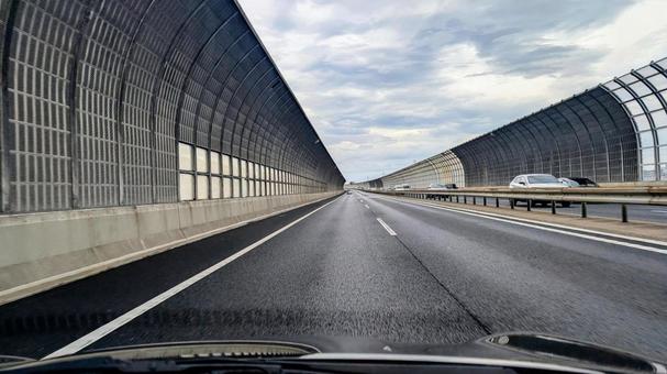 都会を走る、雨上がりの高速道路 高速道路,道路,道の写真素材