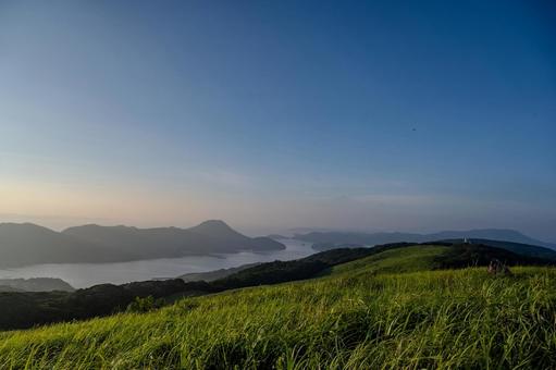 夏の川内峠 夏の川内峠 川内峠,景勝地,雄大の写真素材