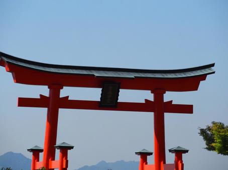 宮島サービスエリアの鳥居 宮島サービスエリアの鳥居の写真