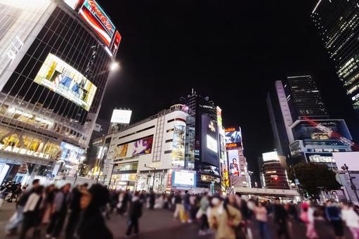 渋谷、スクランブルスクウェア界隈の夜景6 渋谷,渋谷スクランブル交差点,夜景の写真素材