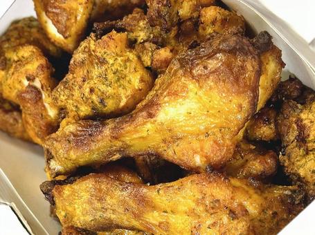 チキンのデリバリー チキン,韓国チキン,ペダルの写真素材