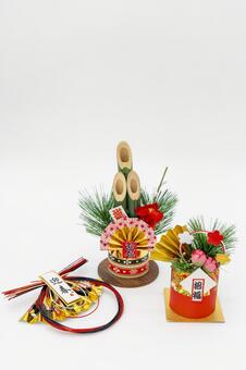 門松と正月飾り（白背景） 門松,水引,正月飾りの写真素材