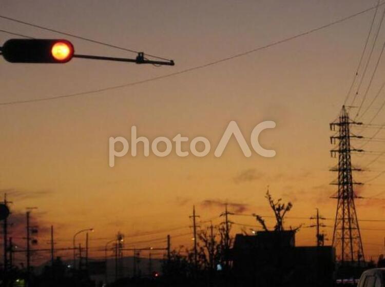 夕暮れ 夕方,夕暮れ,車の写真素材