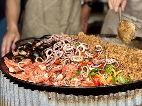 イベント屋台で人気の海鮮パエリア イベント屋台で人気の海鮮パエリア パエリア,海鮮料理,エビの写真素材